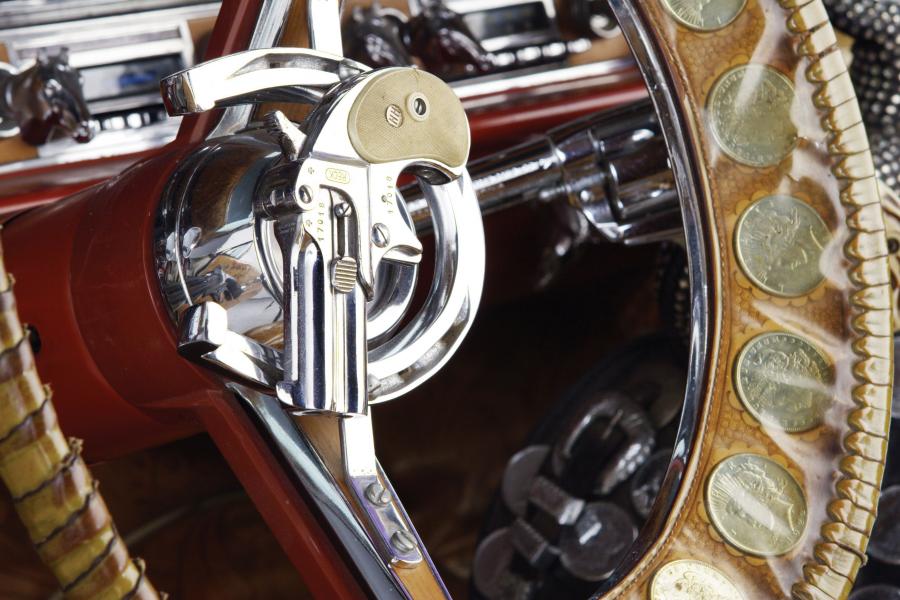 Детали интерьера Pontiac Bonneville Hank Williams Jr Custom Convertible 1964 года  (фото 6 из 24)